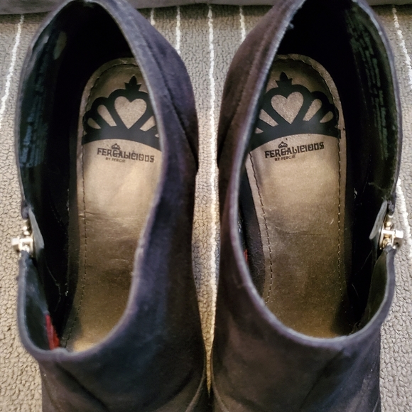 Like new!  Fergalicious heeled ankle boots - Picture 3 of 6